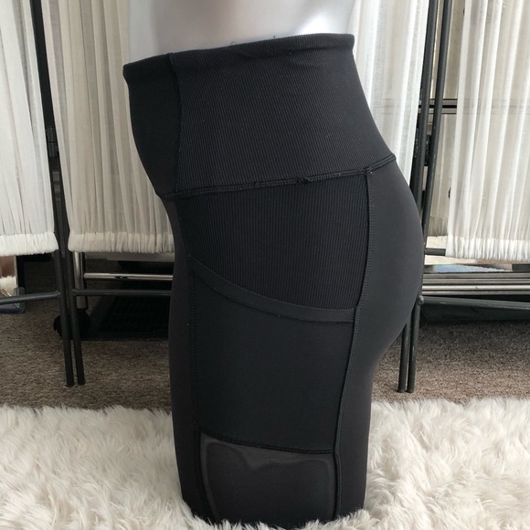 175.♎️Lululemon seek the heat crop - Picture 2 of 9